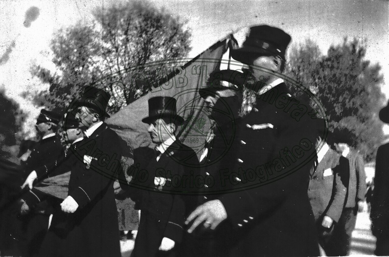 Corteo in Via Guido Monaco