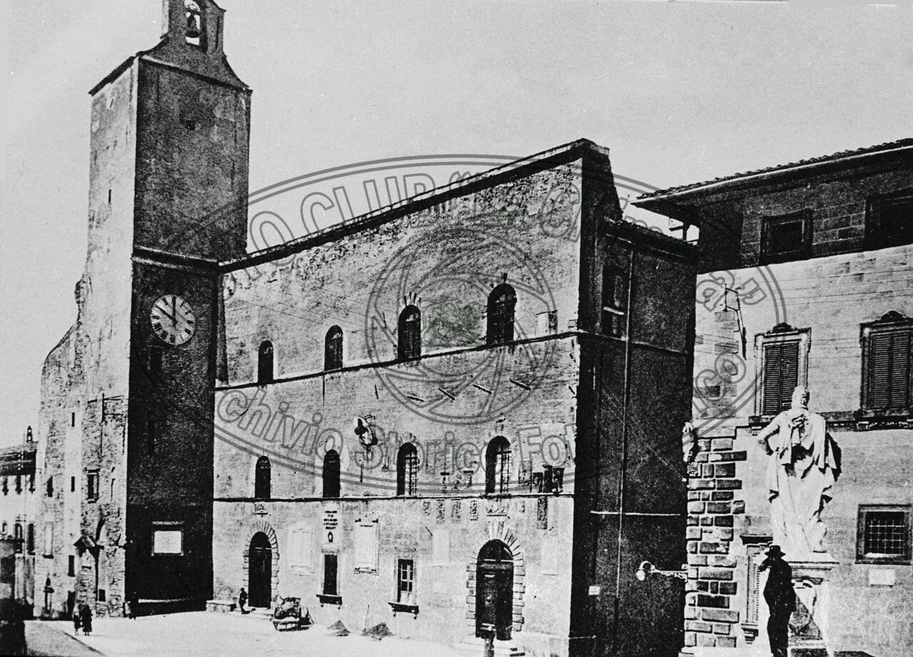 Piazza del Comune (dei Priori, della Libertà)
