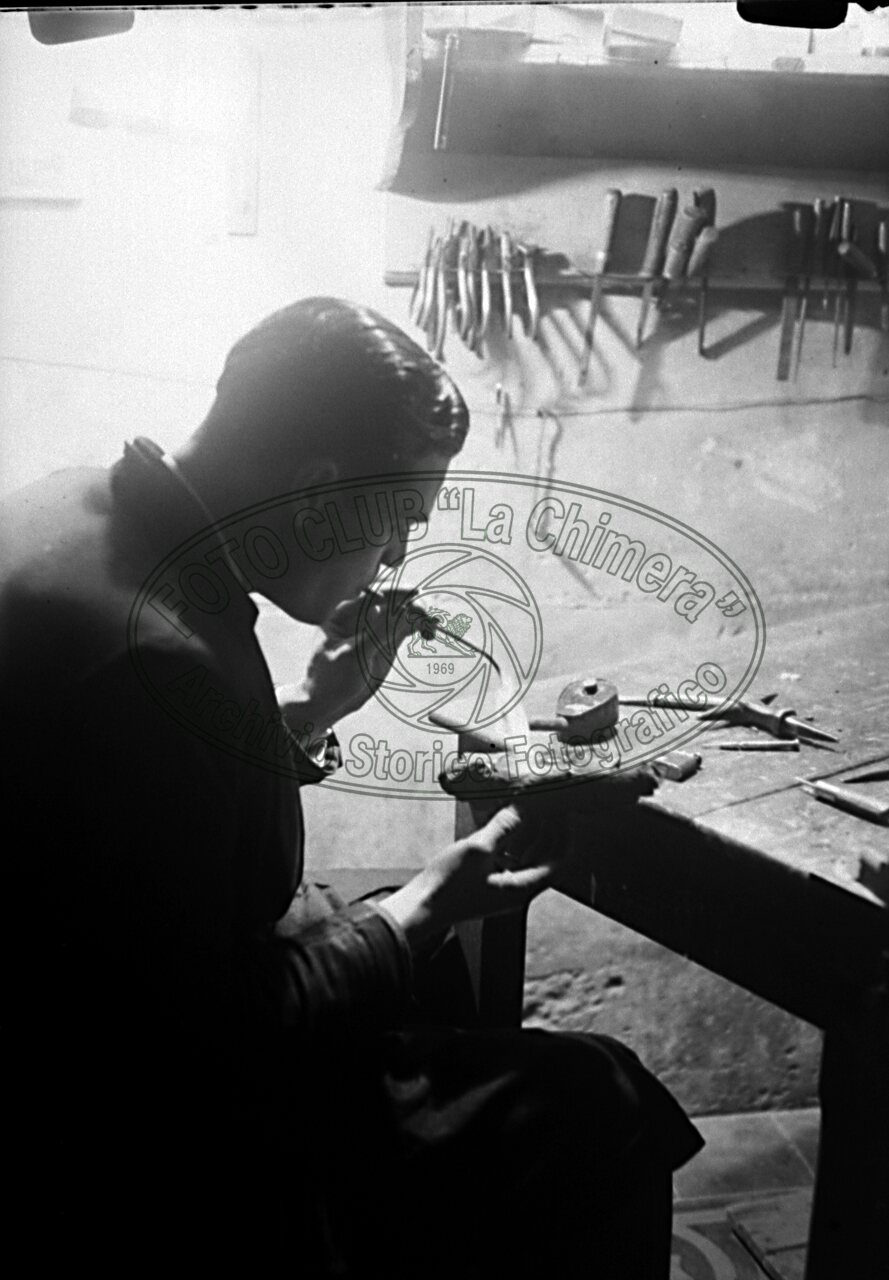 Orafo al lavoro