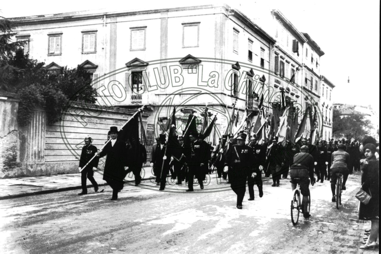 Corteo in Via Guido Monaco
