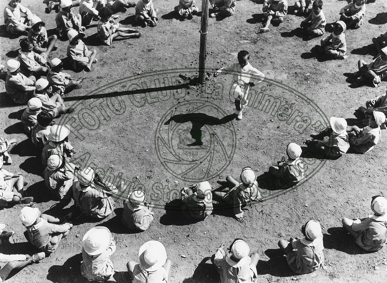 Bambini in colonia estiva fascista