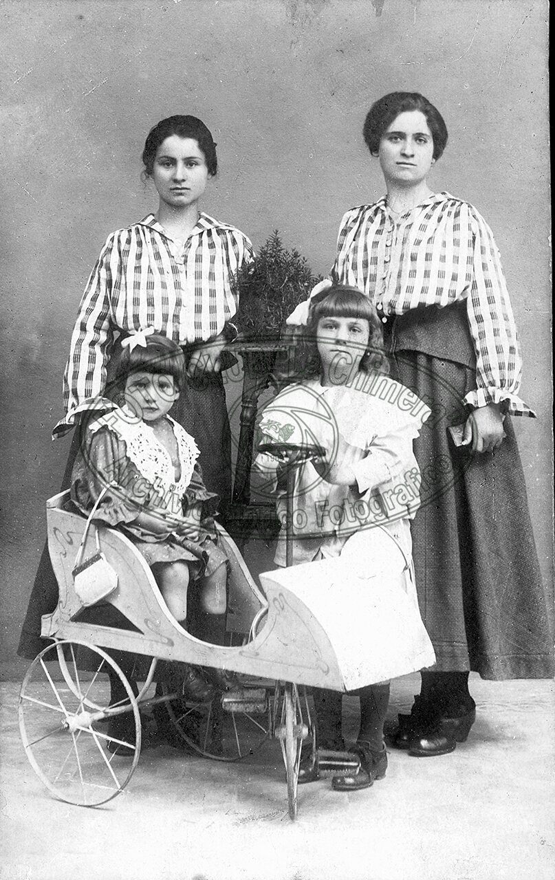 gruppo femminile di parenti