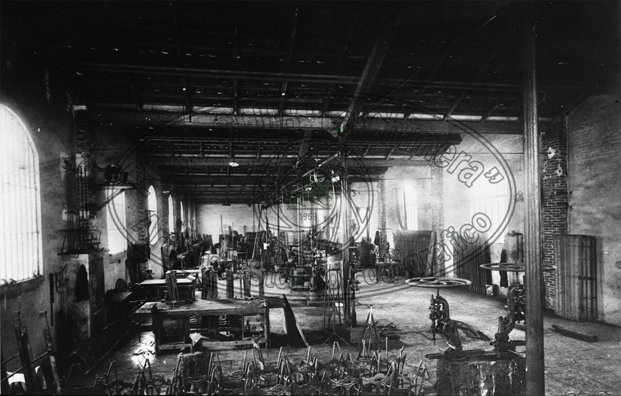 Fabbrica di mobili in ferro