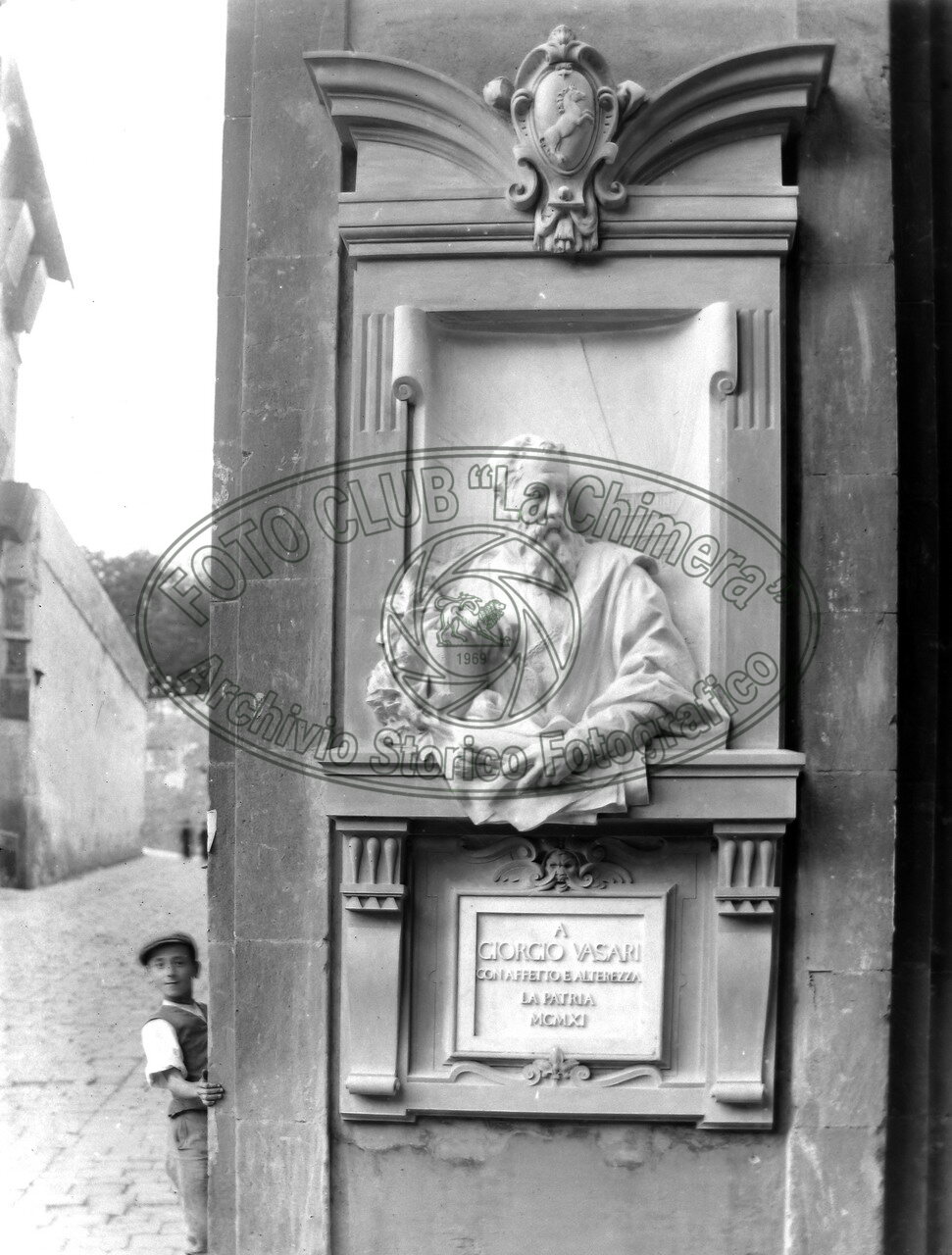 Edicola con busto del Vasari