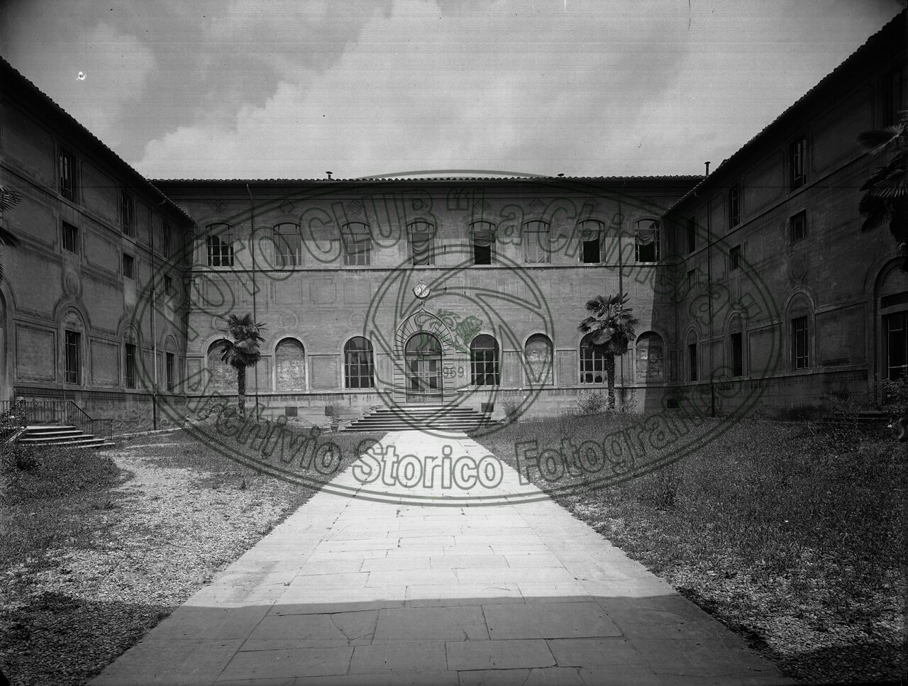 Cortile della R. Scuola Normale in Via Porta Buja