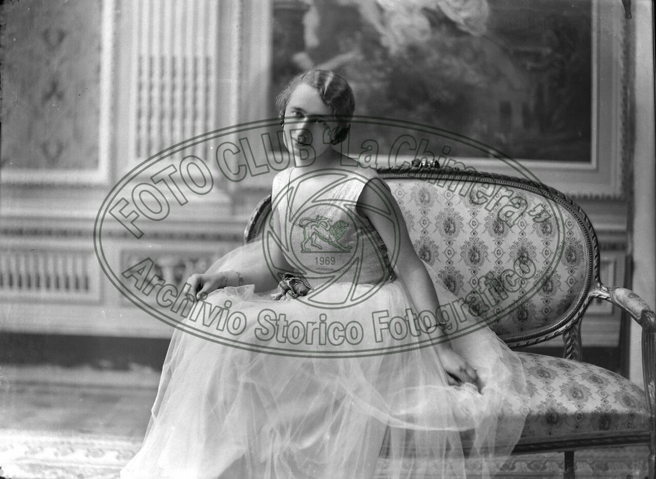 Ritratto di donna seduta