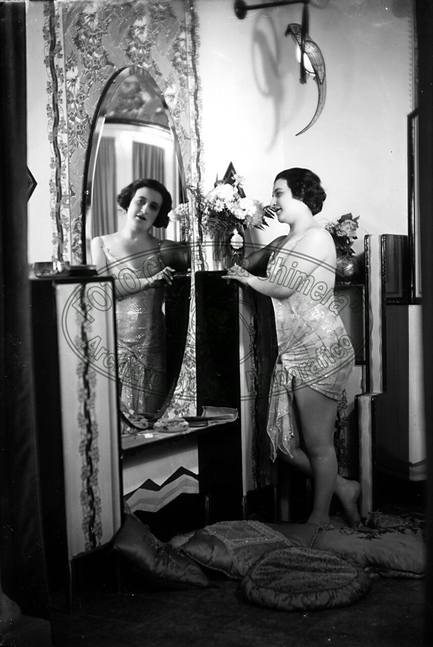 Figura di donna in studio