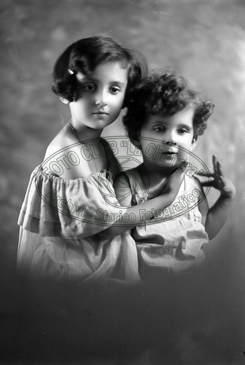 Ritratto di fratellini in studio