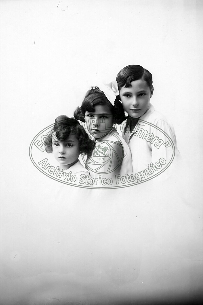 Foto di fratellini in studio