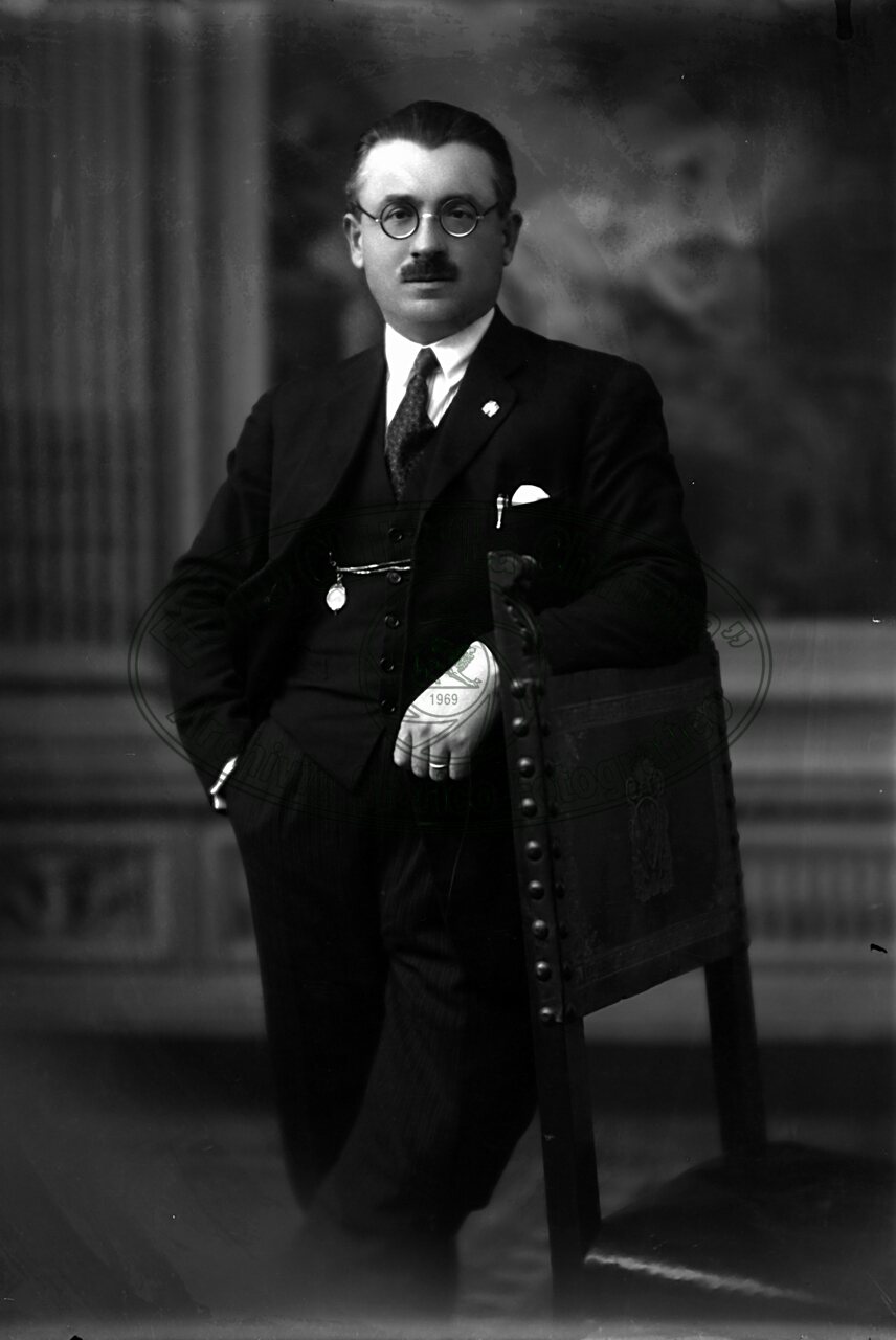 Figura di uomo in studio