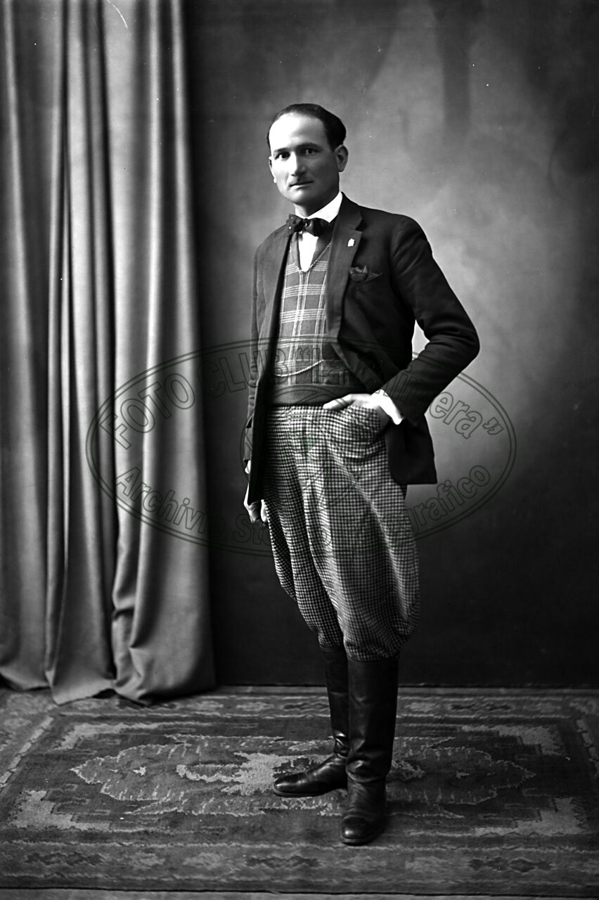 Figura di uomo in studio
