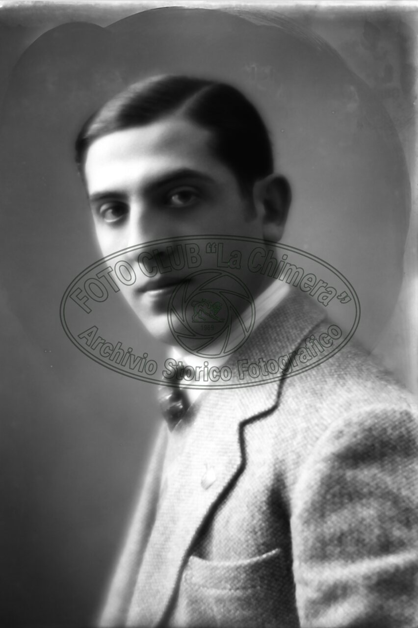Ritratto di uomo in studio
