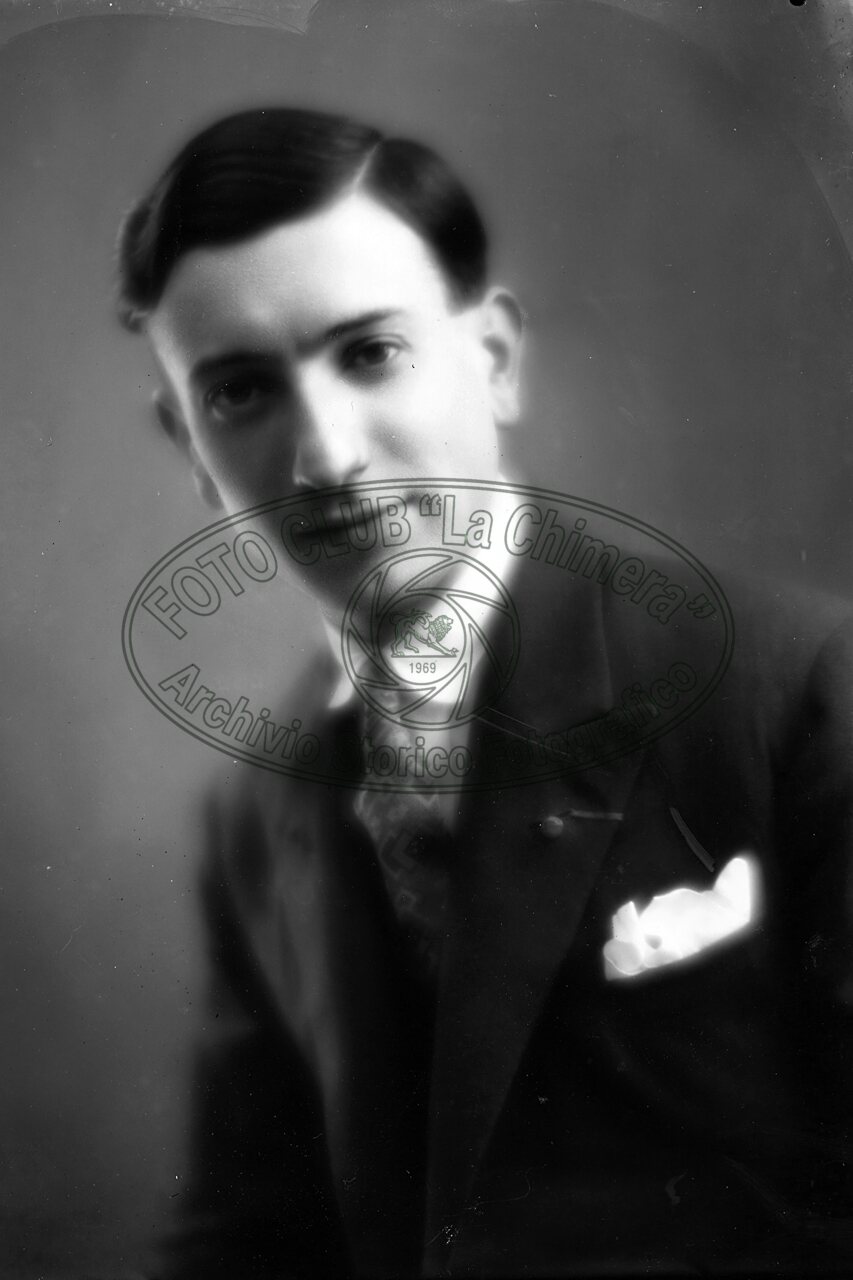 Ritratto di uomo in studio