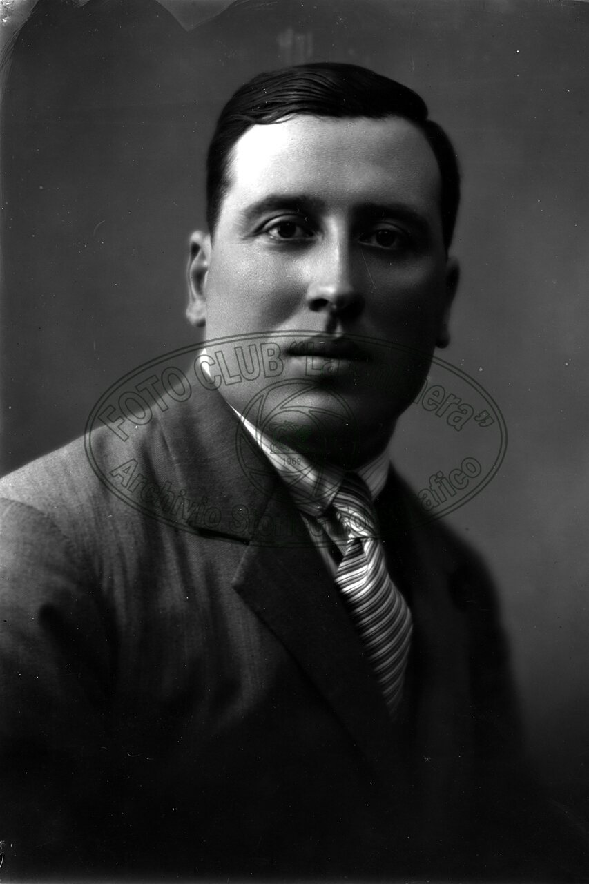 Ritratto di uomo in studio
