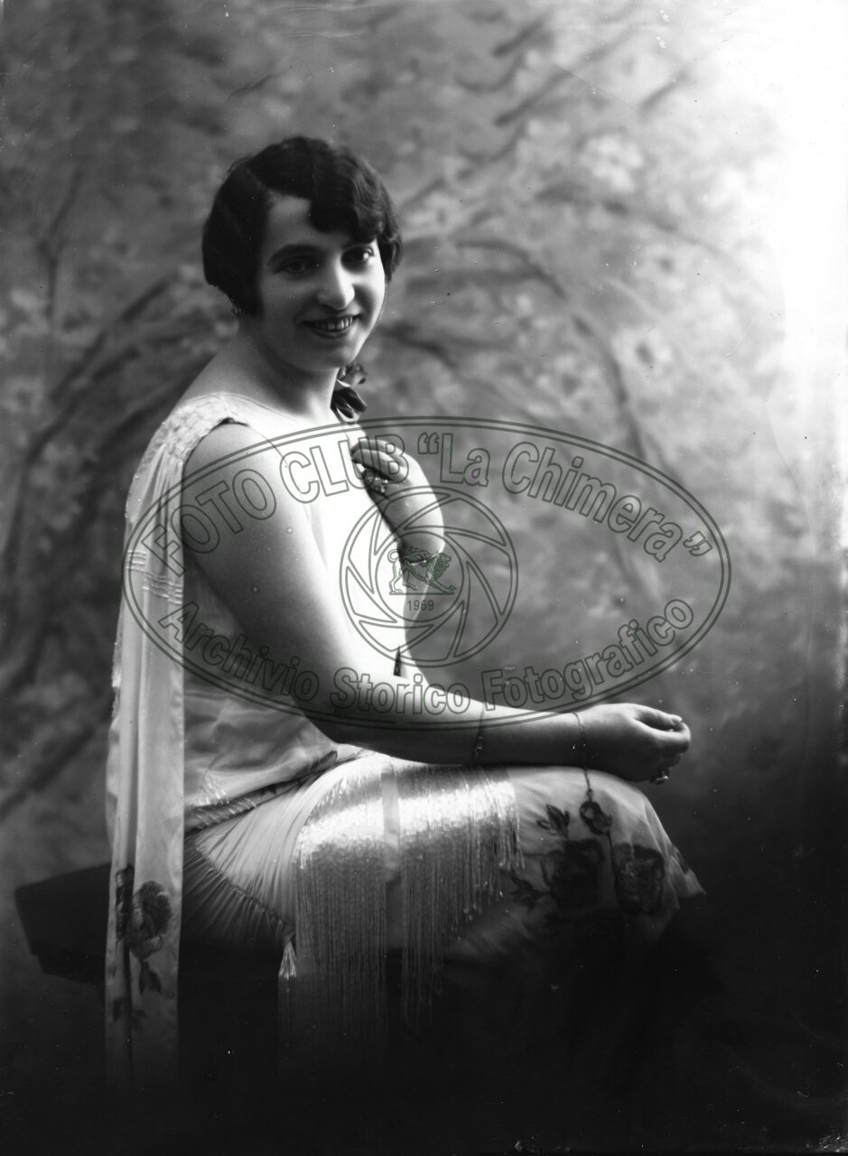 Figura di donna in studio