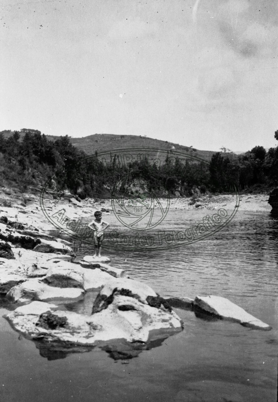 Bambino in Arno a Giovi