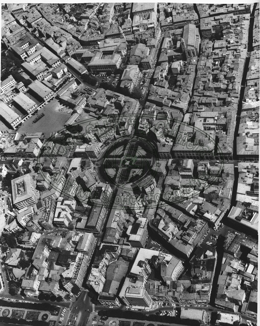 Panoramica su Piazza Guido Monaco