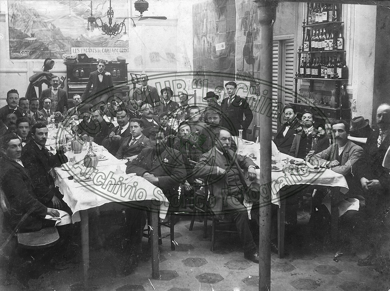 Gruppo al ristorante