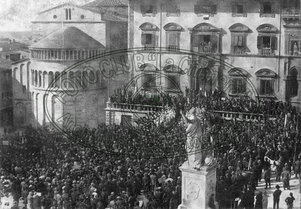 Raduno in Piazza Grande
