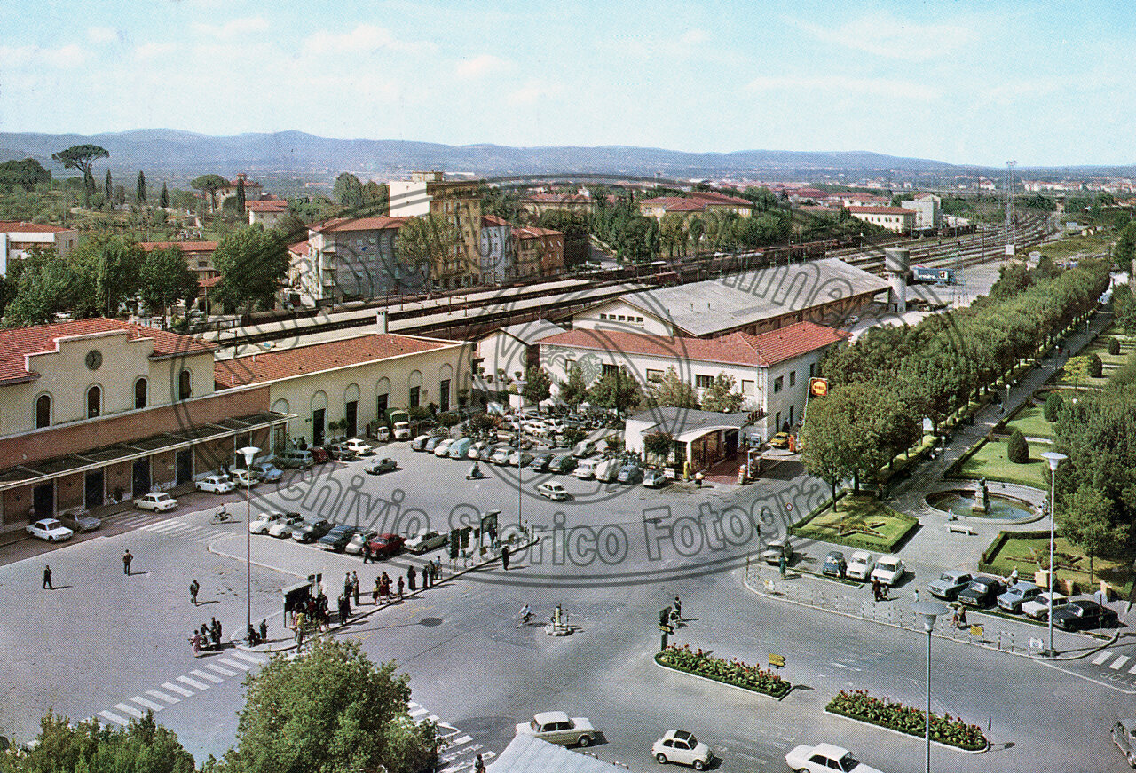 Piazza della Repubblica (già della Stazione e Piazzale del Duce)