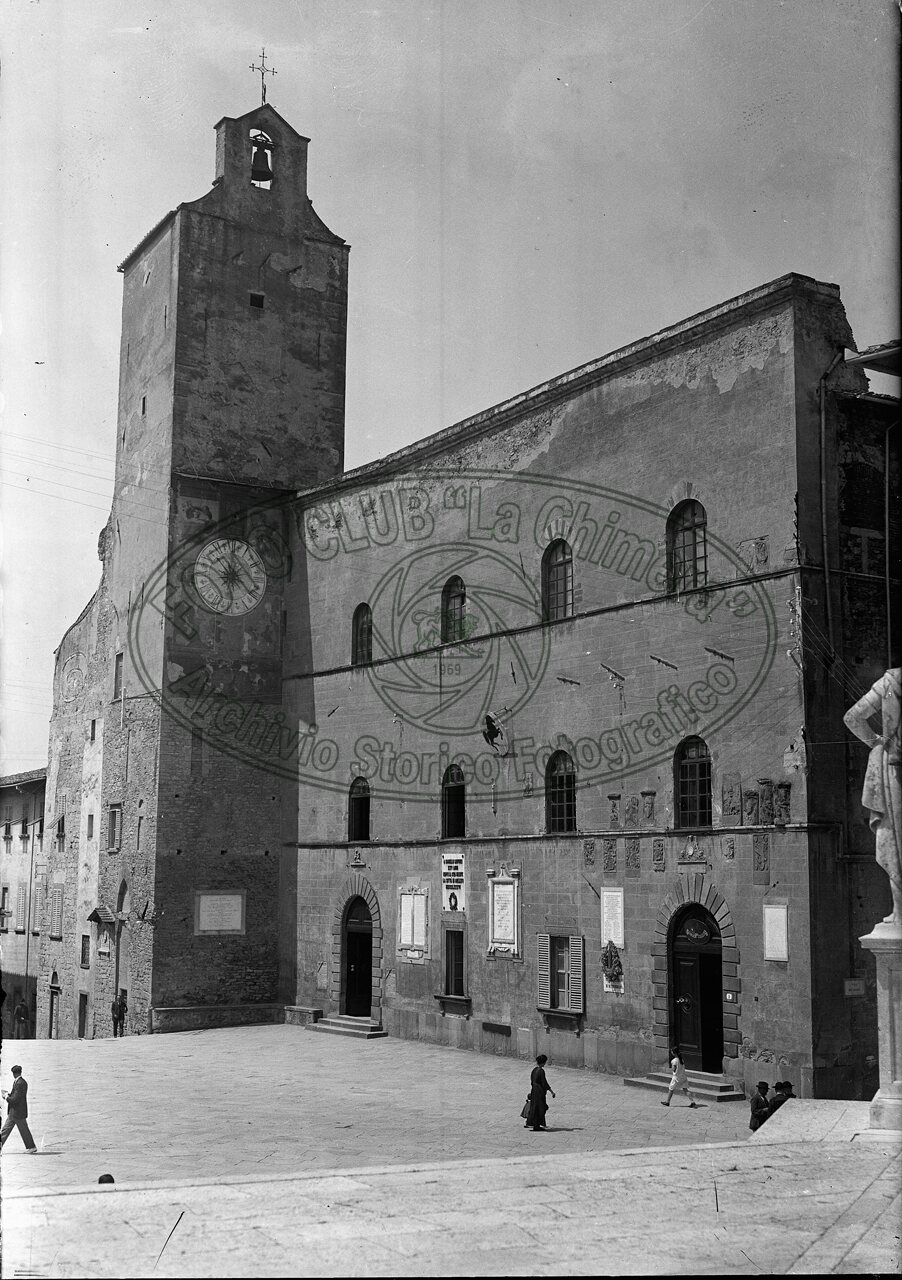 Piazza del Comune (dei Priori, della Libertà)
