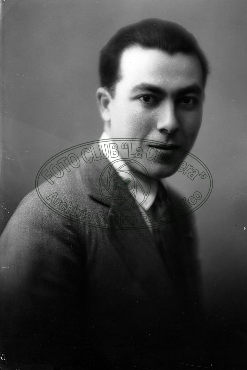 Ritratto di uomo in studio