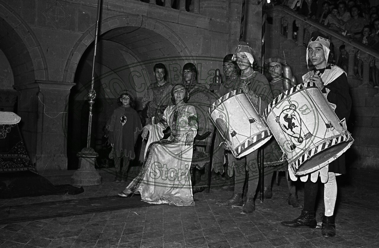 Damigella e tamburi
