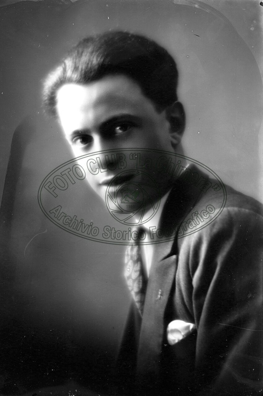 Ritratto di uomo in studio