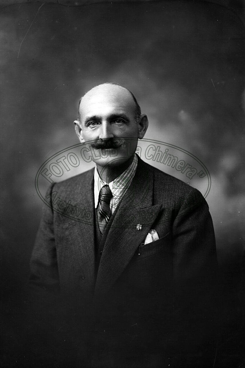 Ritratto di uomo in studio