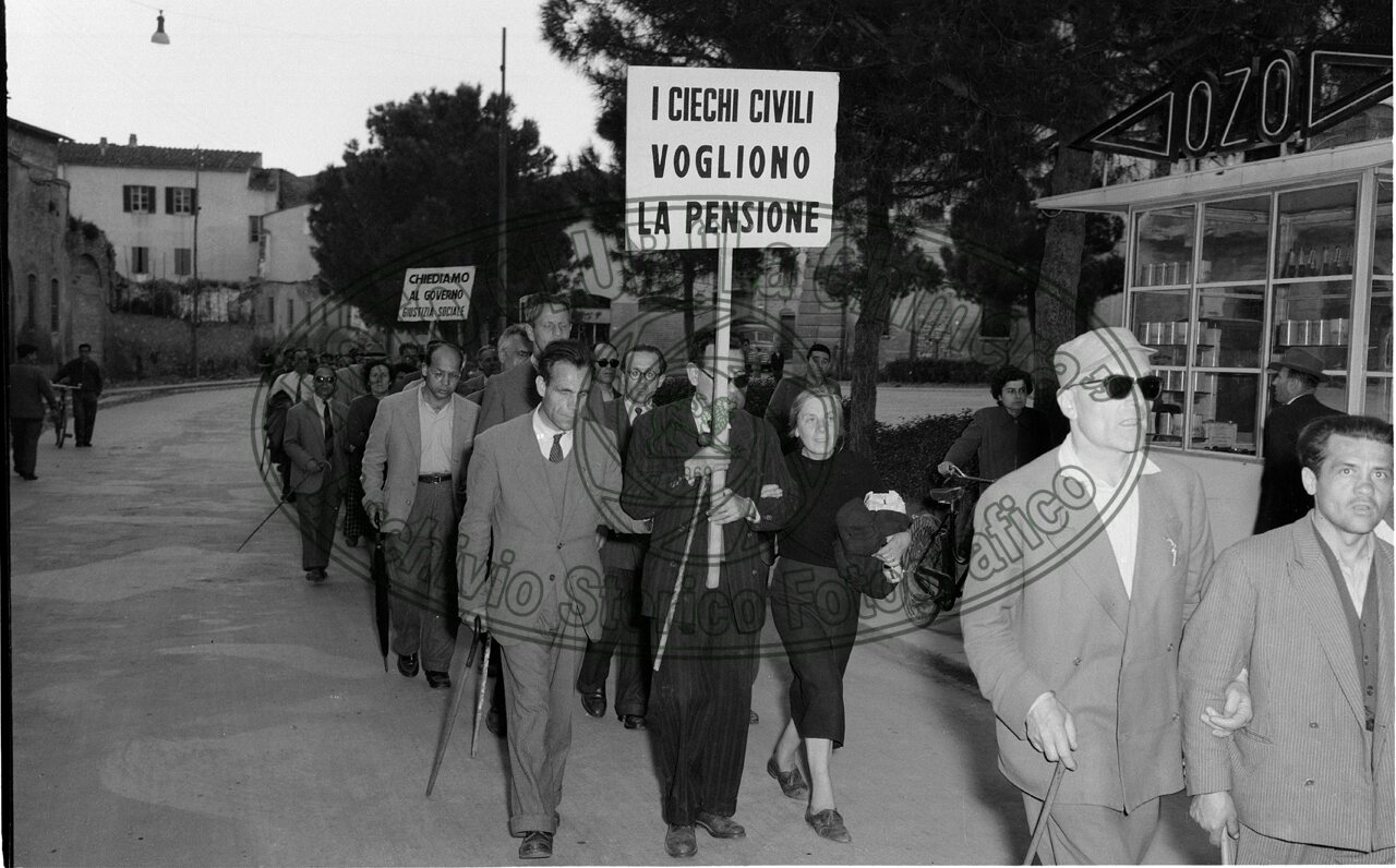Corteo di ciechi civili