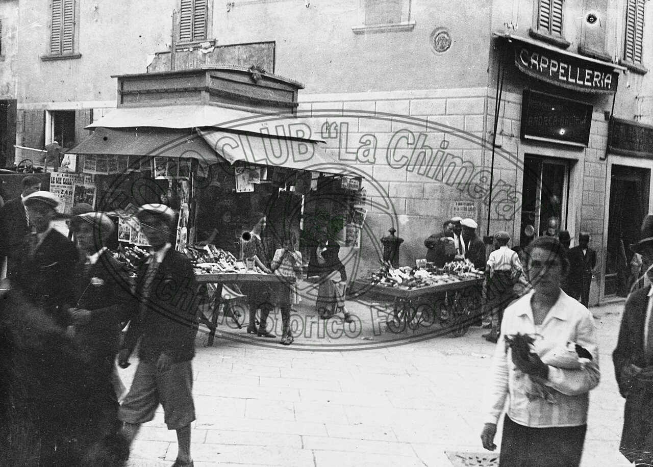 Bancarelle in Piazza S. Michele