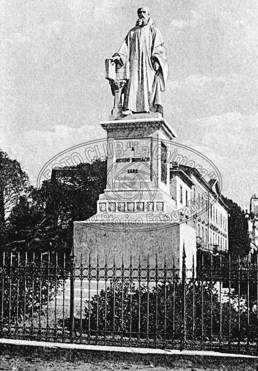 Monumento a Guido Monaco