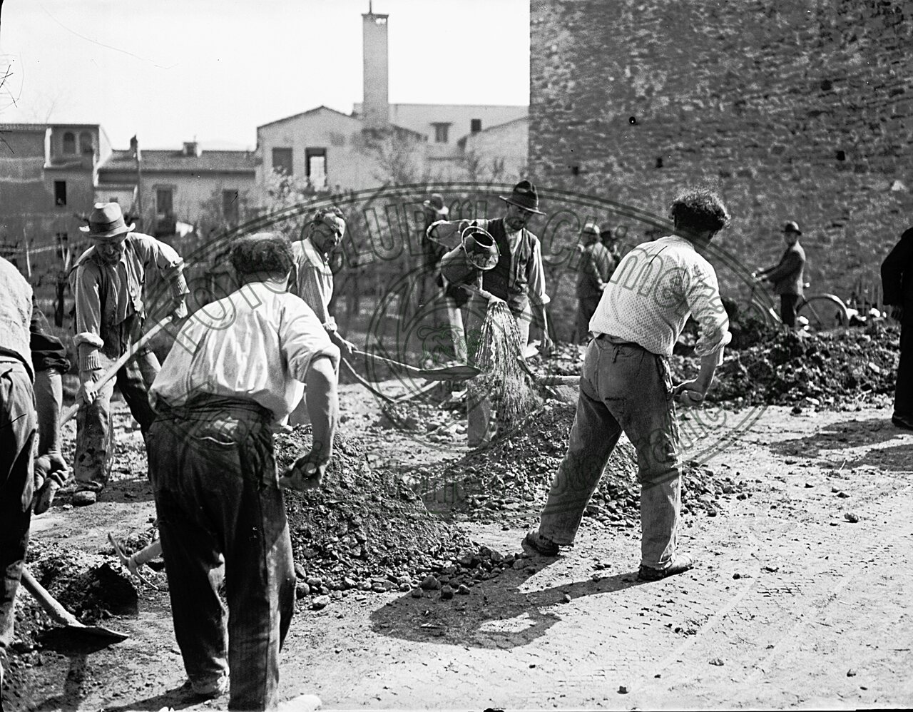 Stradini al lavoro