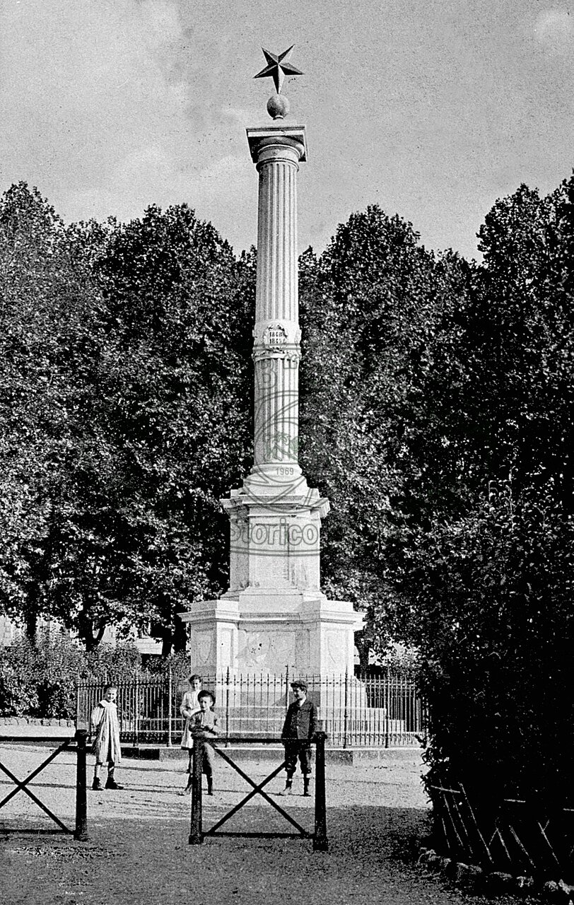 Monumento ai Caduti del Risorgimento in Piazza del Popolo