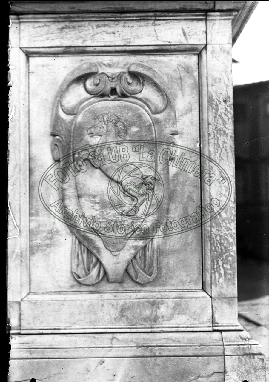 Bassorilievo de cavallino rampante