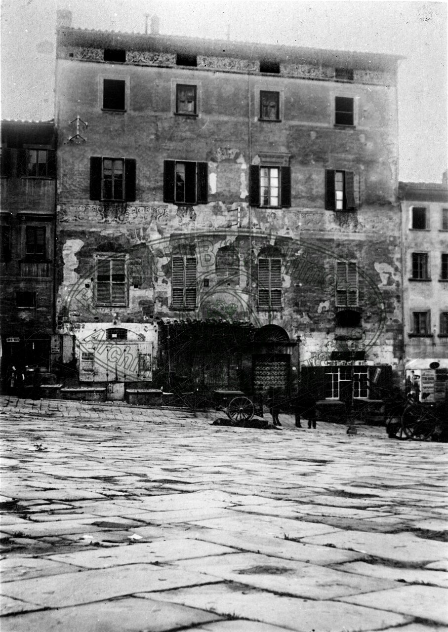 Palazzo Cofani in Piazza Grande (o Vasari)