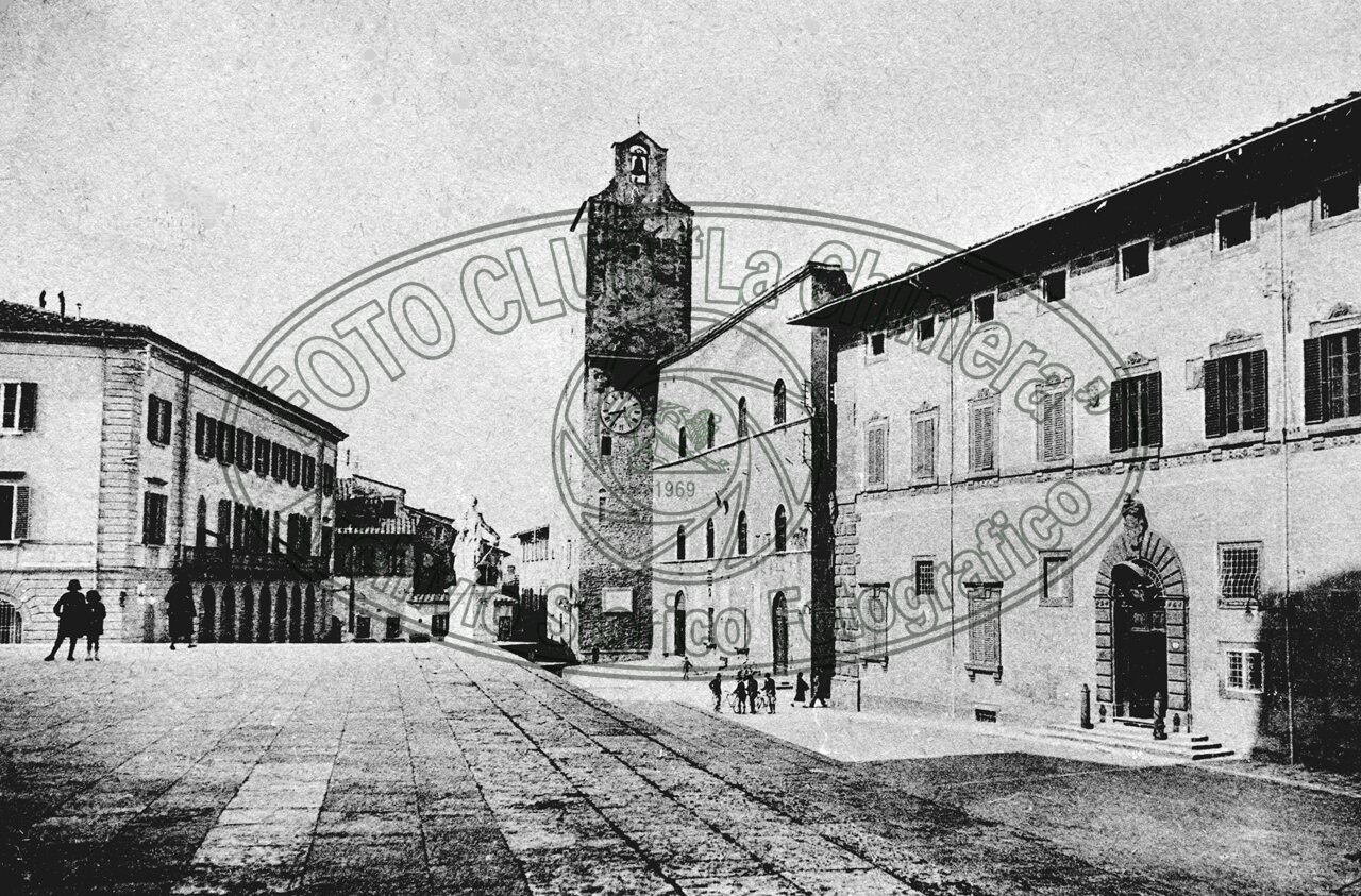 Piazza del Comune (dei Priori, della Libertà)