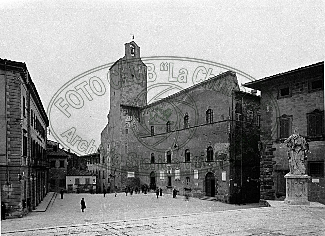 Piazza del Comune (dei Priori, della Libertà)