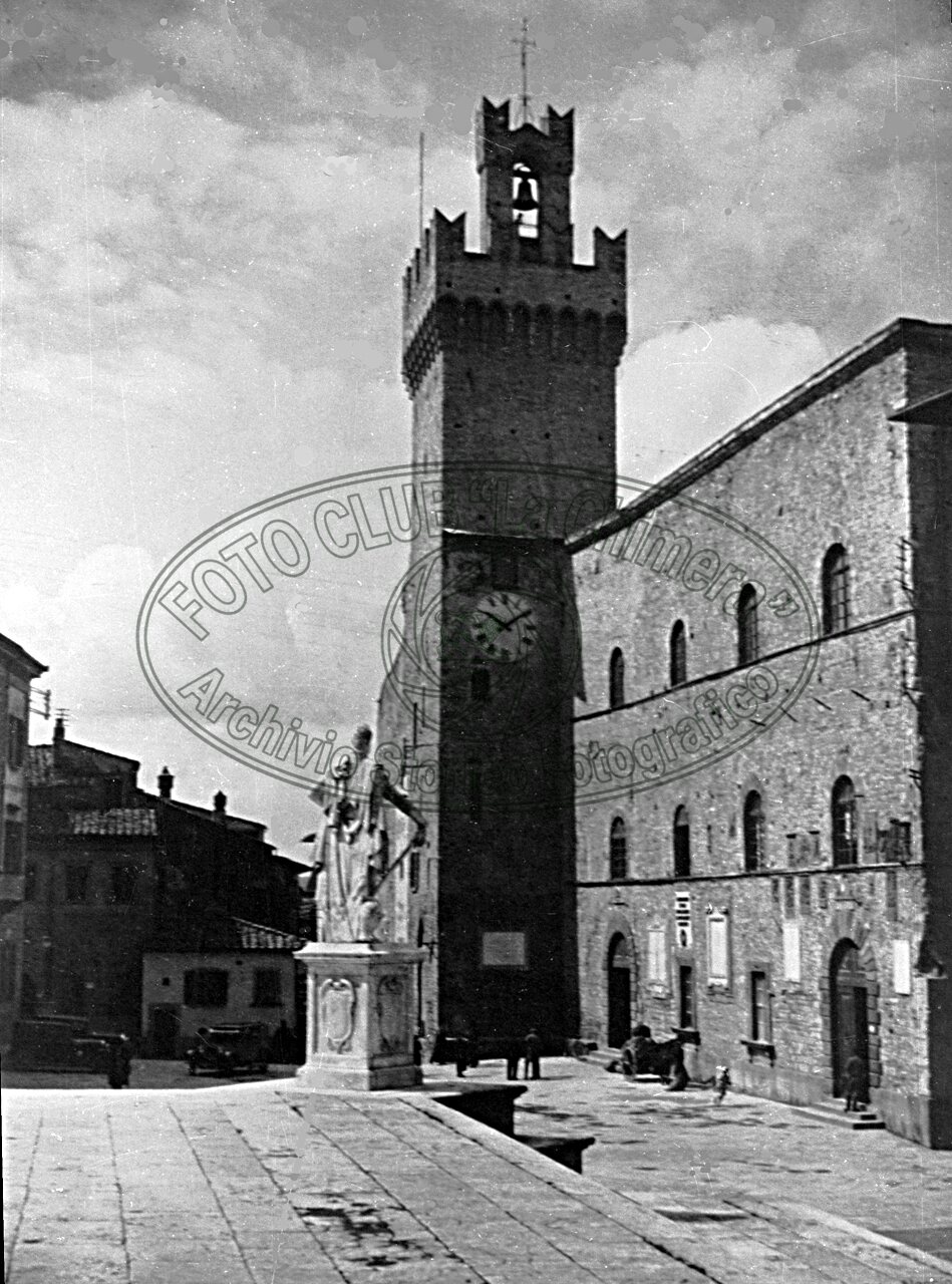 Piazza del Comune (dei Priori, della Libertà)