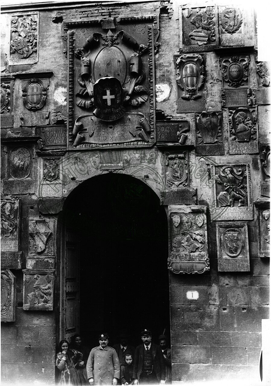 Ingresso del Palazzo Pretorio in Via dei Pileati