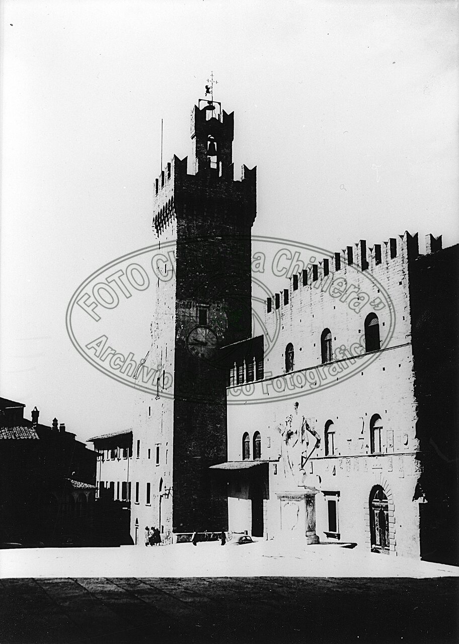 Piazza del Comune (dei Priori, della Libertà)