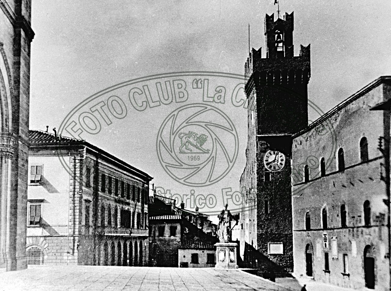 Piazza del Comune (dei Priori, della Libertà)