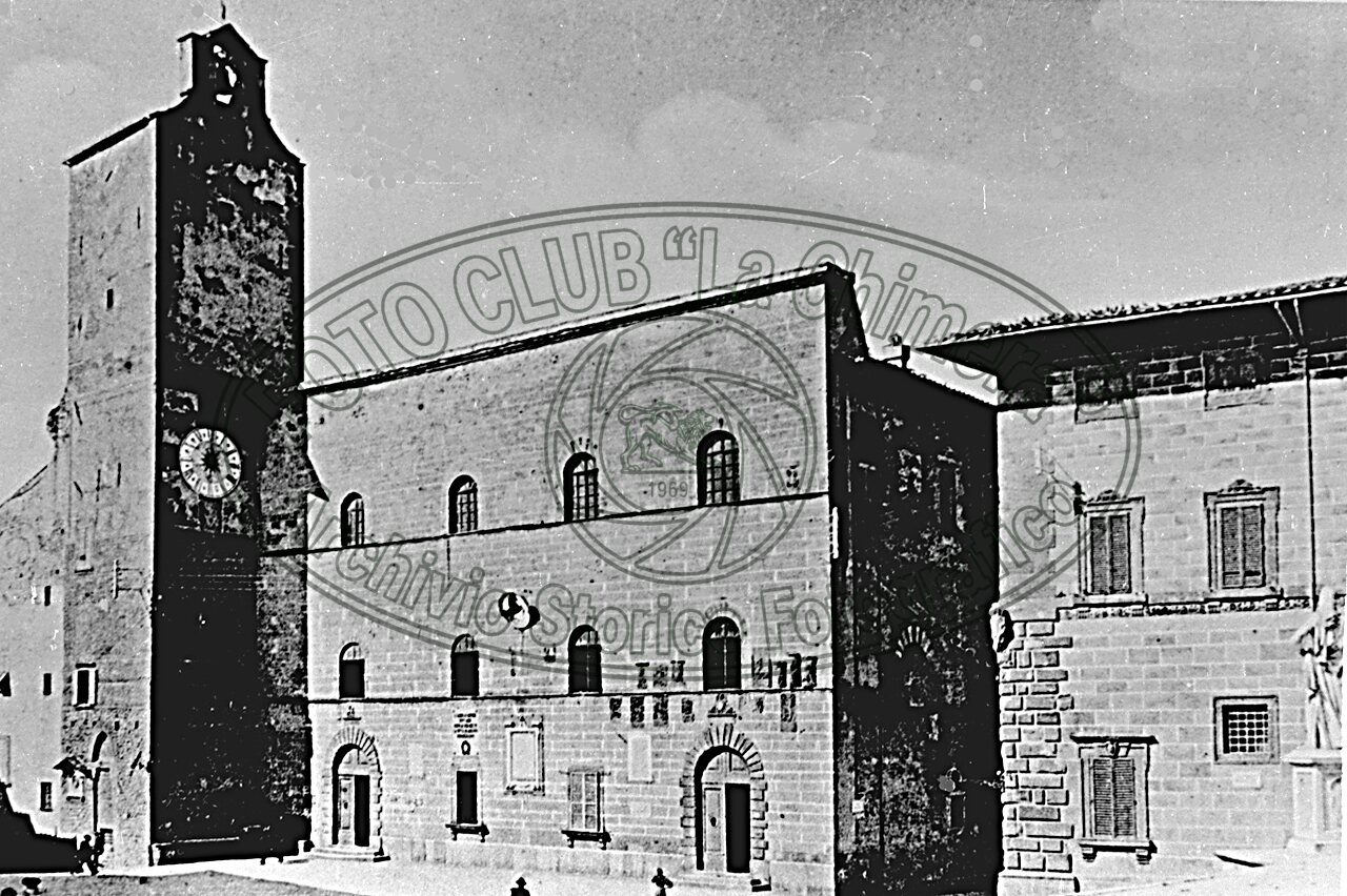 Piazza del Comune (dei Priori, della Libertà)