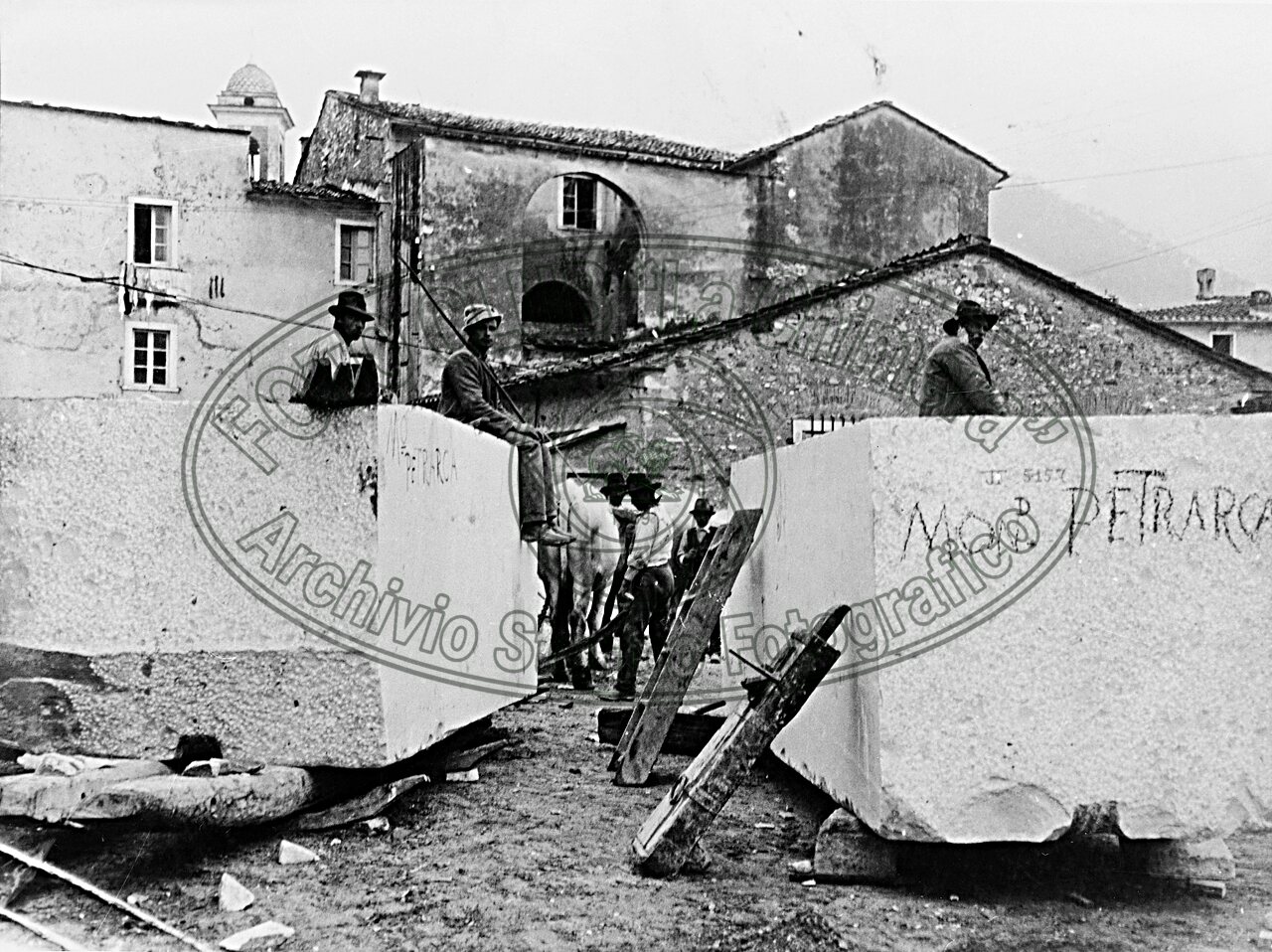 Marmo per il monumento a Petrarca al Prato