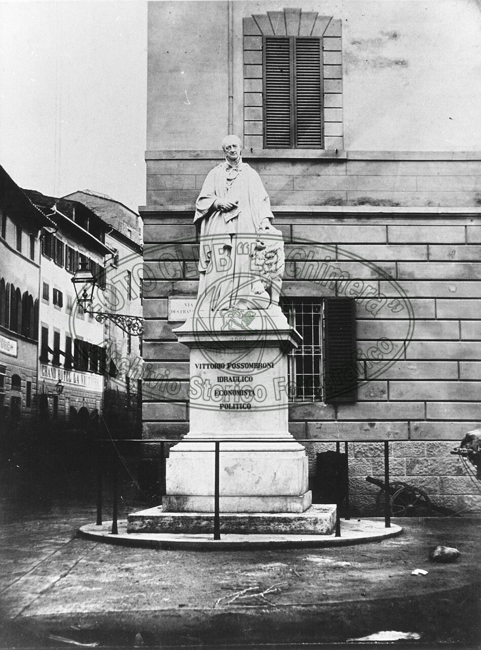 Monumento a Vittorio Fossombroni in Piazza S. Francesco (o Umberto I°)