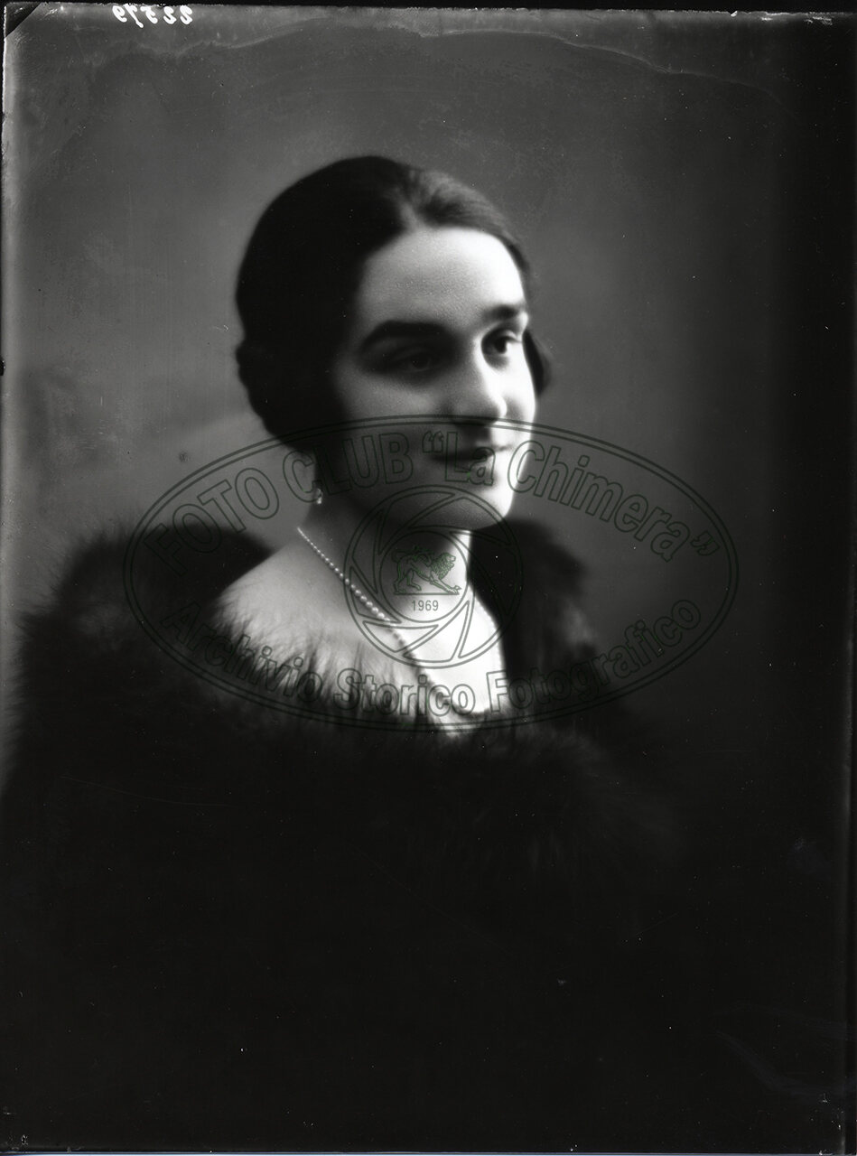 Ritratto Di Donna