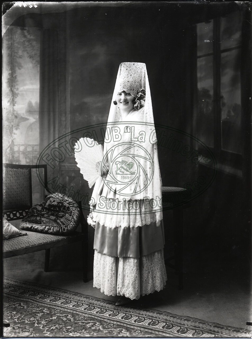 Ritratto Di Donna In Costume Andaluso