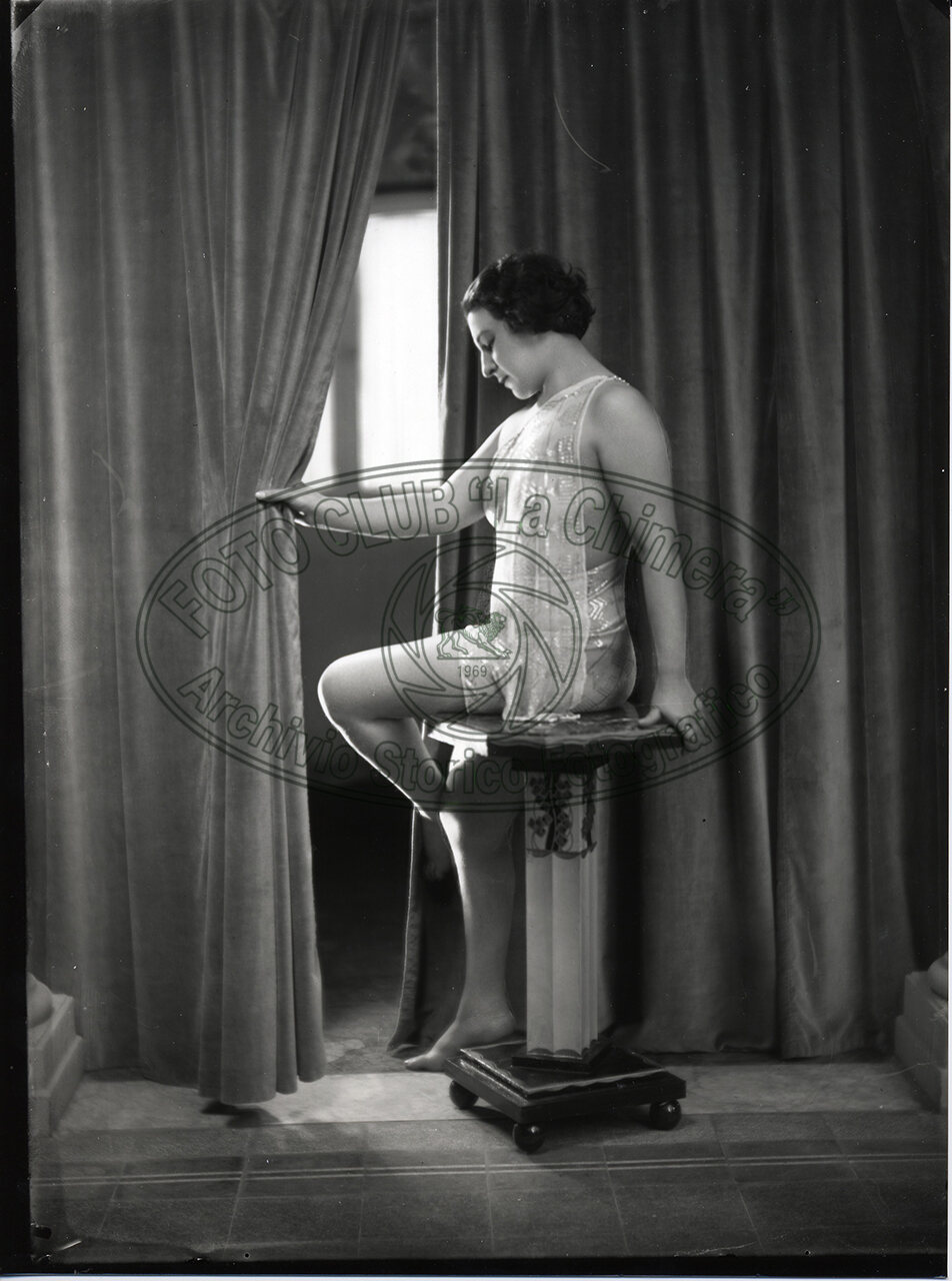 Ritratto Di Donna Discinta