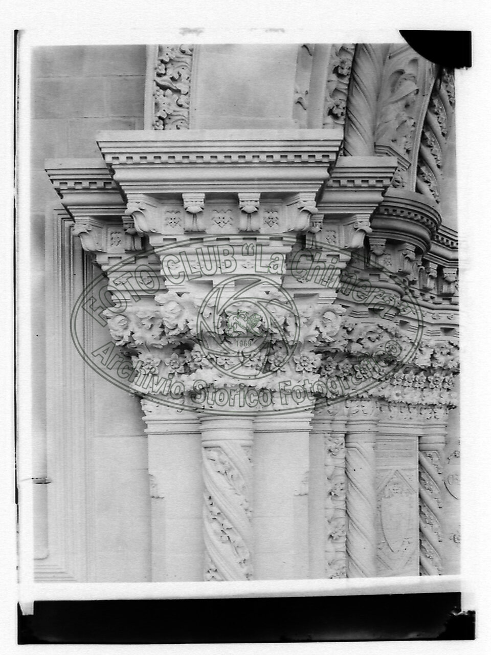 Arezzo Cattedrale Facciata Dettaglio Capitelli