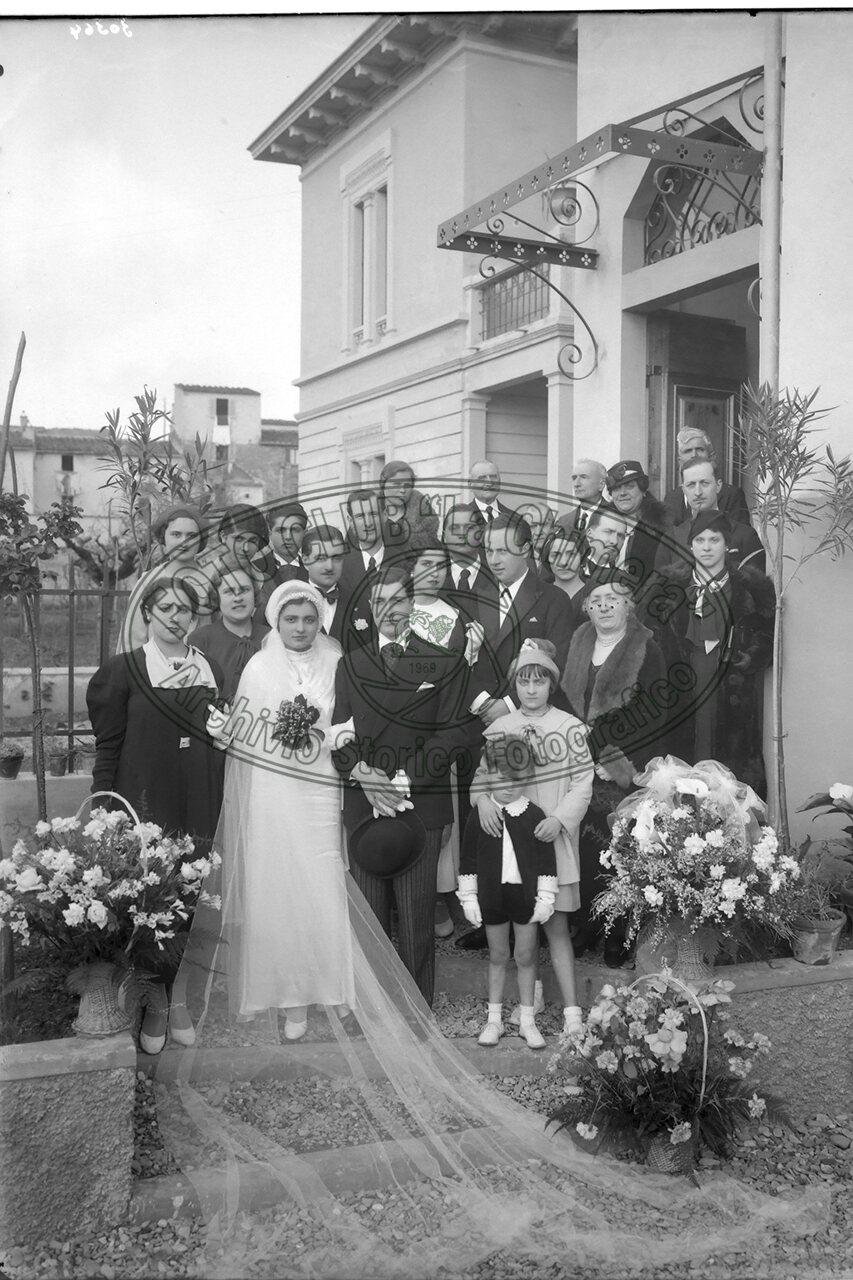 Gruppo Di Famiglia Con Sposi